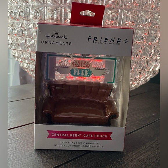 F•R•I•E•N•D•S Central Perk Cafe’ Couch Hallmark Christmas Ornament Frien… - Picture 10 of 10